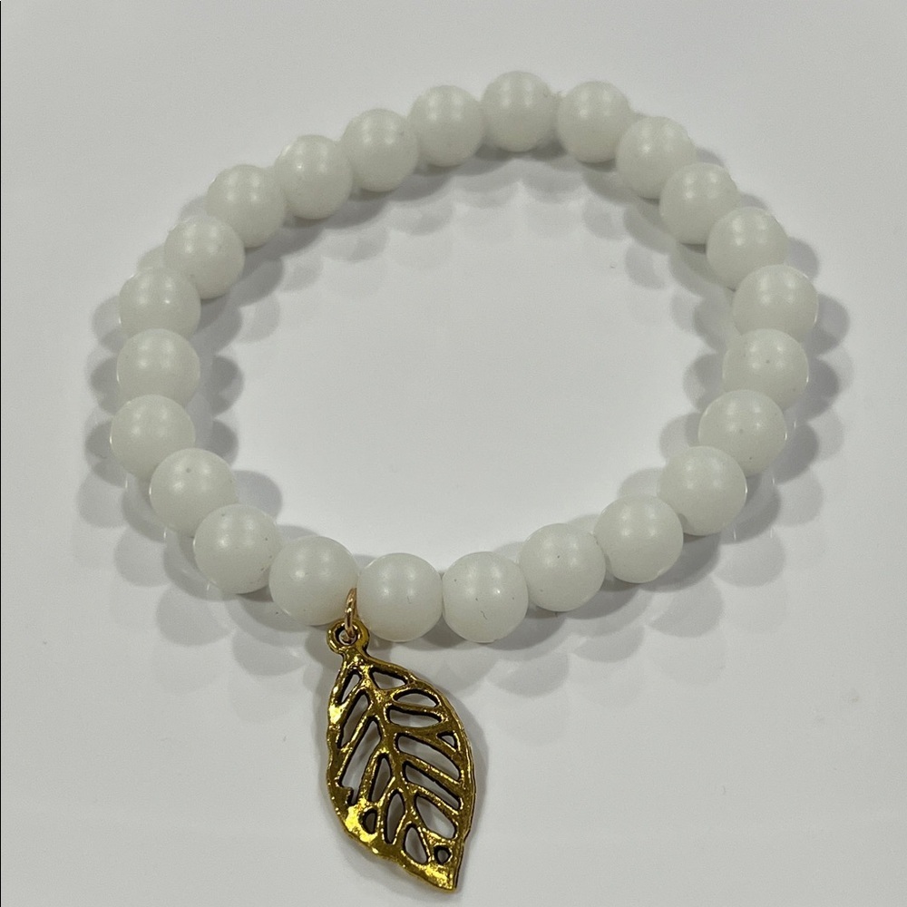 Chic White Beaded Bracelet with Gold Leaf Pendant